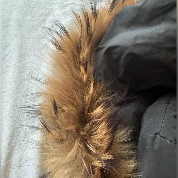 Authentic Mackage Women’s Winter Coat Medium with Leather and Fur Detailing - Picture 12 of 12